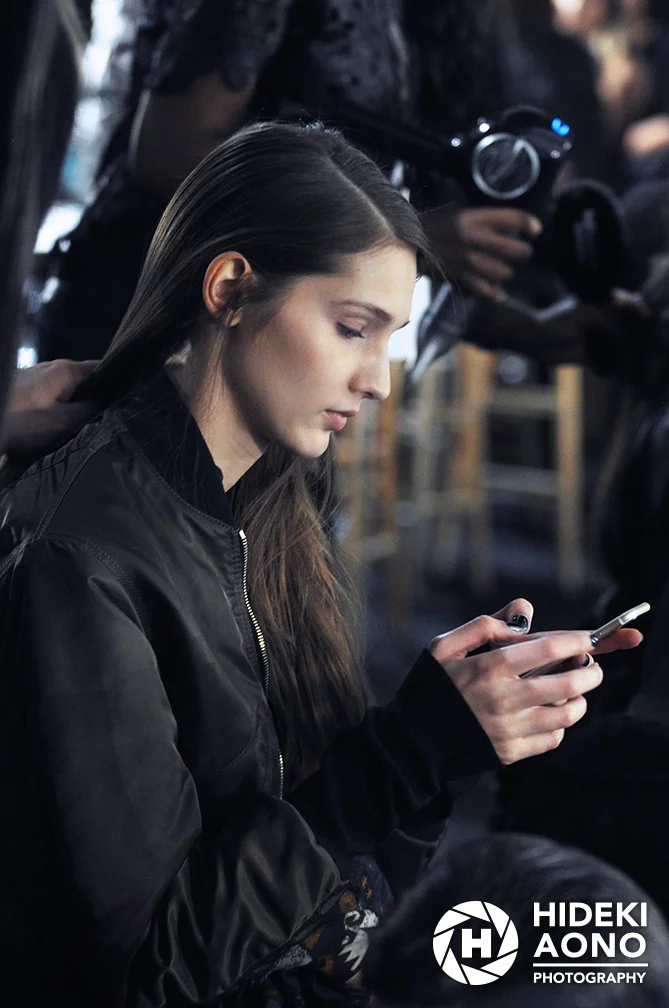 Hideki Aono Cellphone 13 — Beauty and the Cellphone