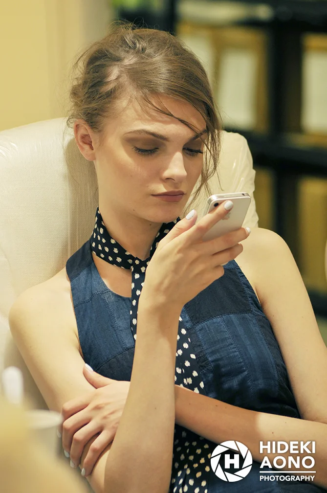Hideki Aono Cellphone 22 — Beauty and the Cellphone