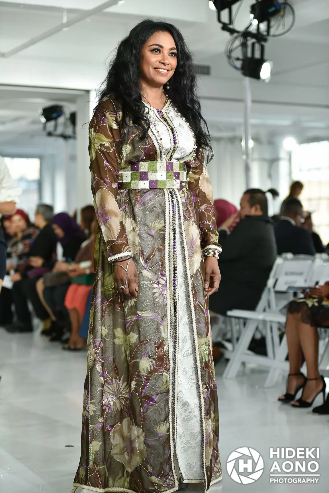 Runway, Hideki Aono