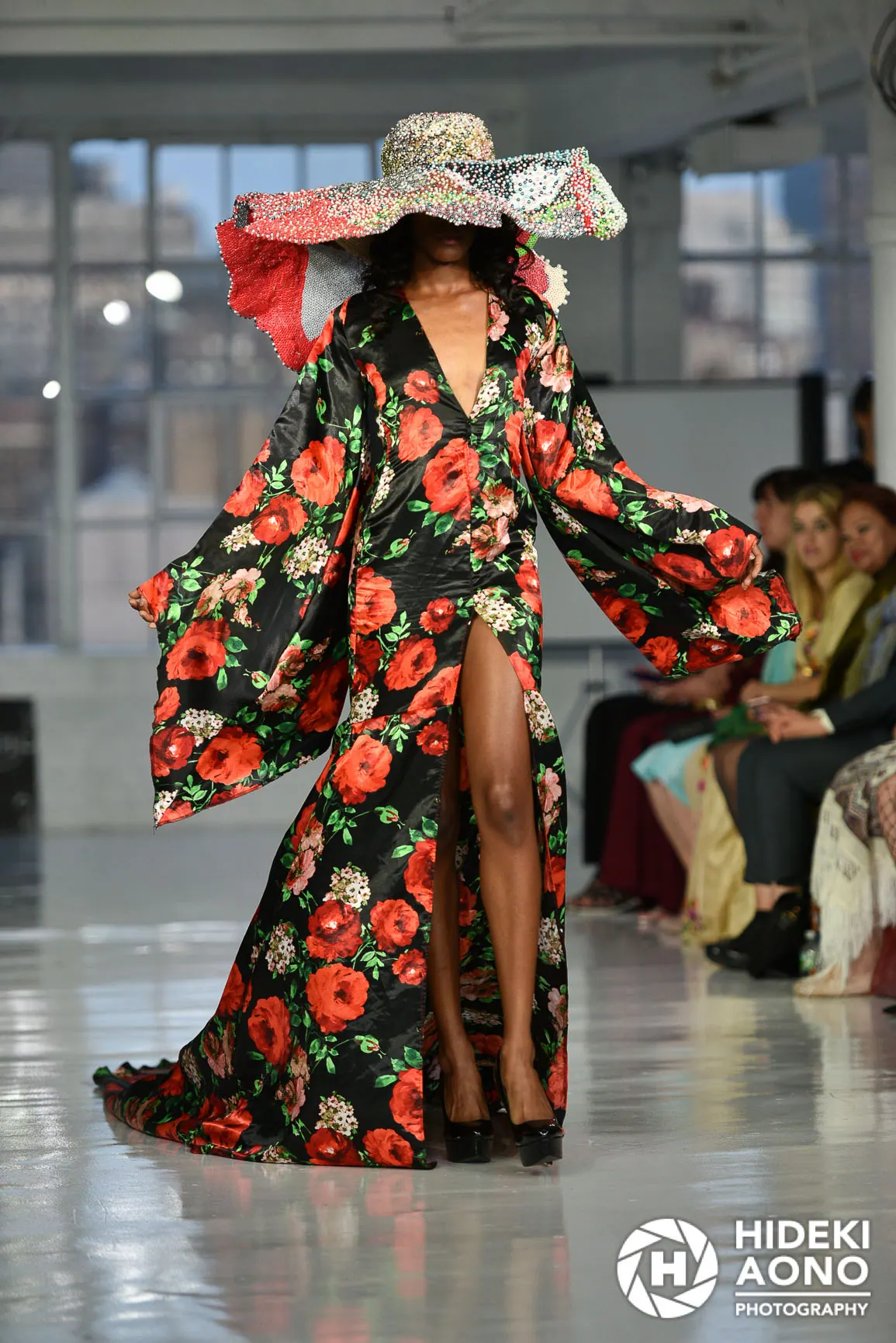 Runway, Hideki Aono
