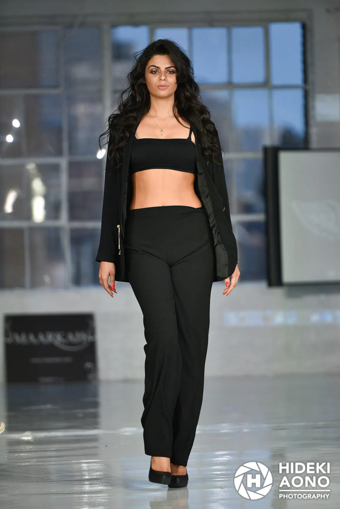 Runway, Hideki Aono