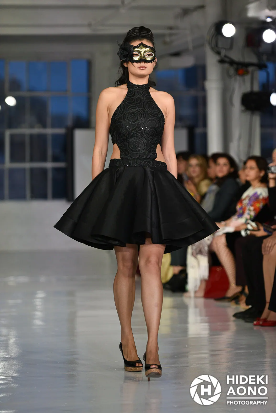 Runway, Hideki Aono