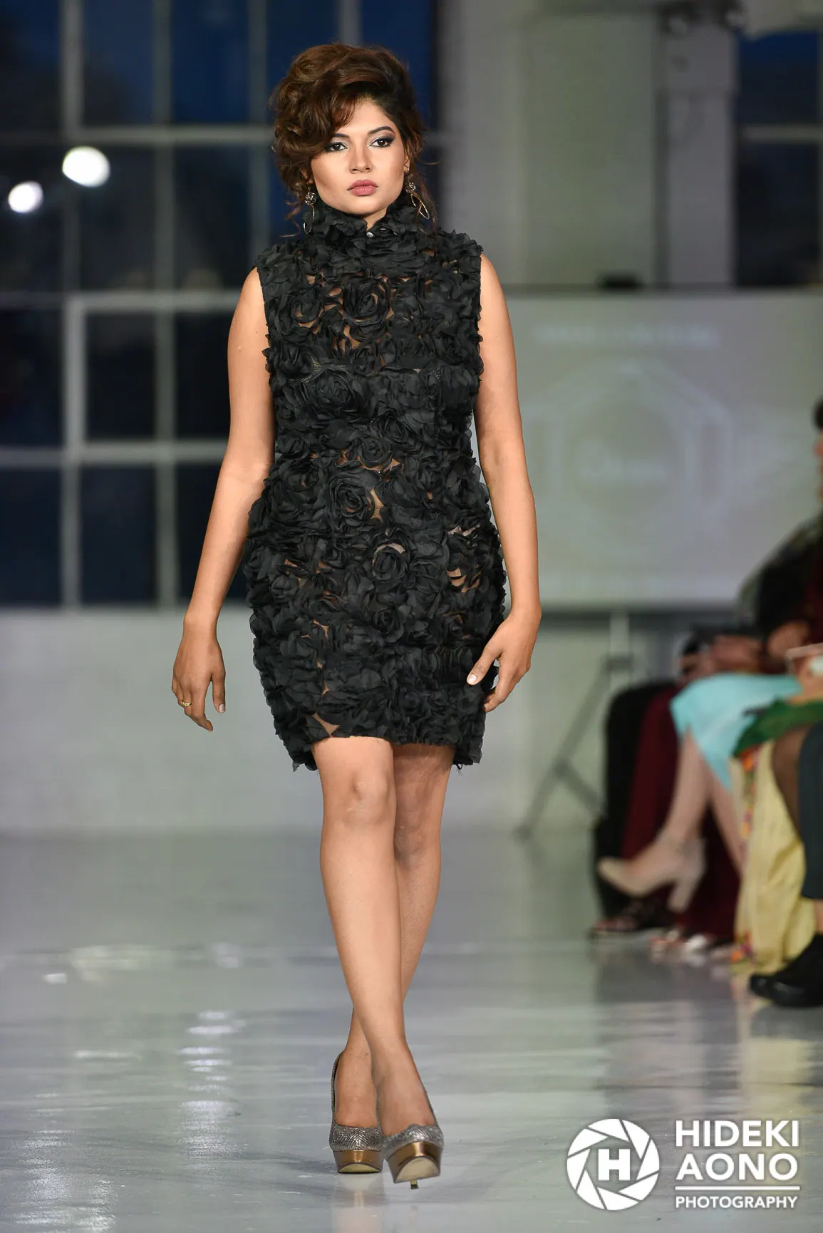 Runway, Hideki Aono
