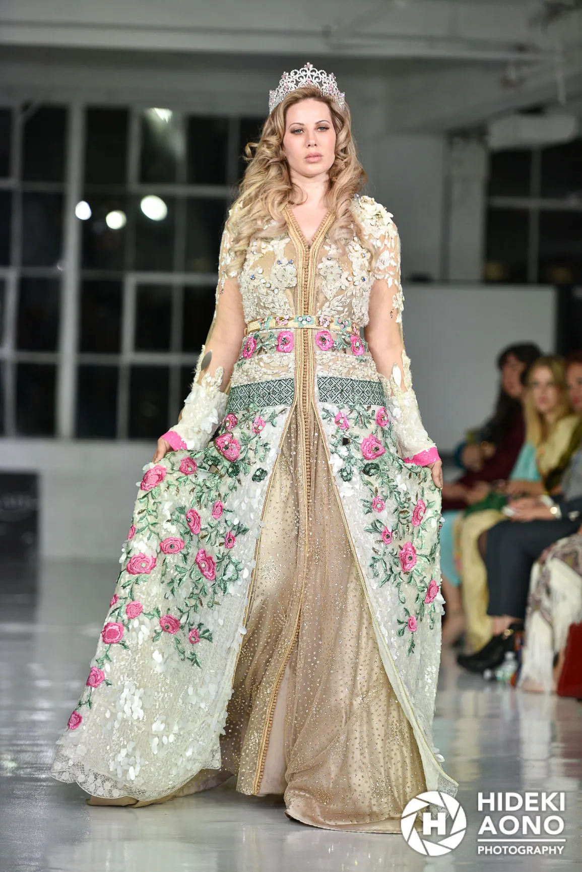 Runway, Hideki Aono