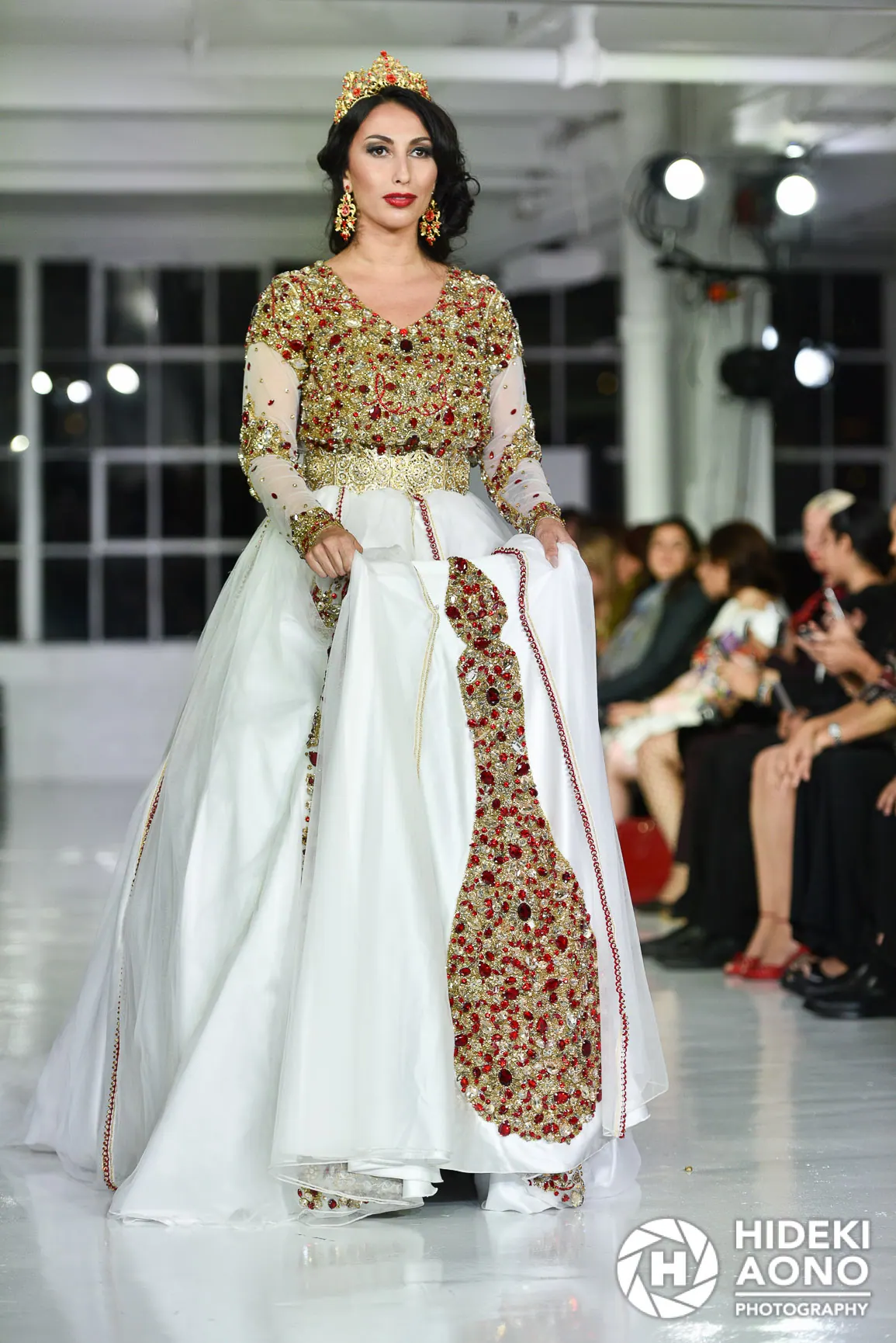 Runway, Hideki Aono
