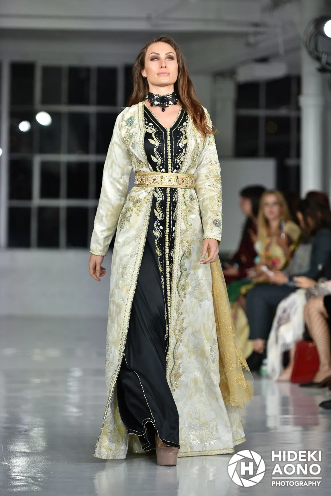 Runway, Hideki Aono